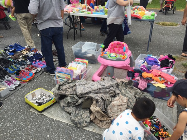 米軍基地のフリマ 浦添市のキャンプキンザーのフリーマーケットに行ってきた ウリ Okinawa