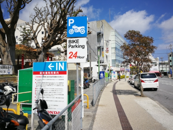 那覇市国際通りの便利で安いバイクの駐輪場 ウリ Okinawa